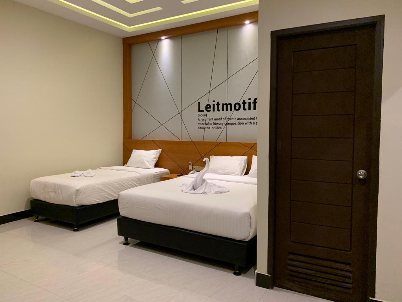 Bless Hotels Sintang Exterior foto